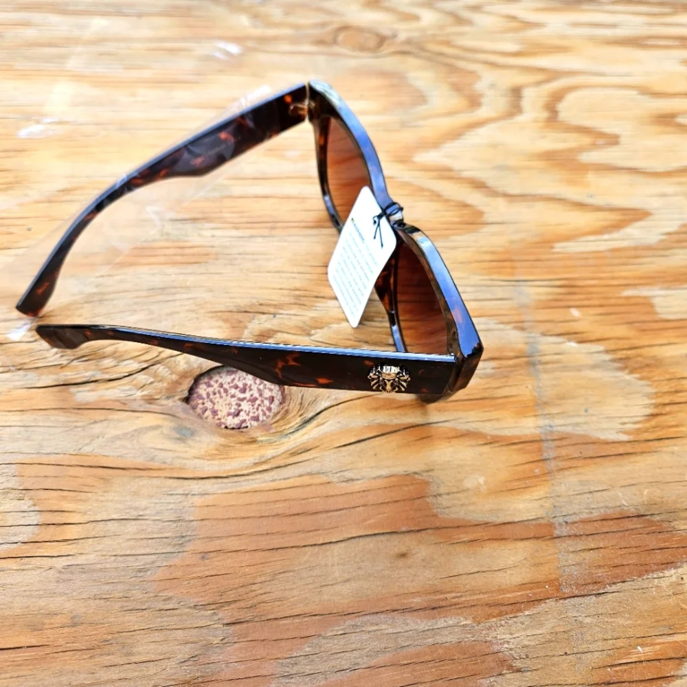 Kleo Womens  Tortoise Sunglasses - Picture 13 of 16